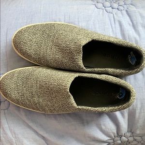 Vince platform show, super cute and comfy!